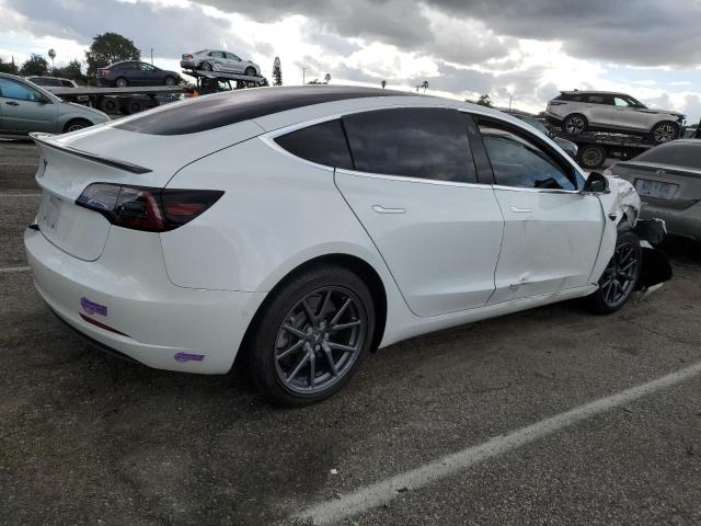 5YJ3E1EA2JF098750 - 2018 TESLA MODEL 3 WHITE photo 3