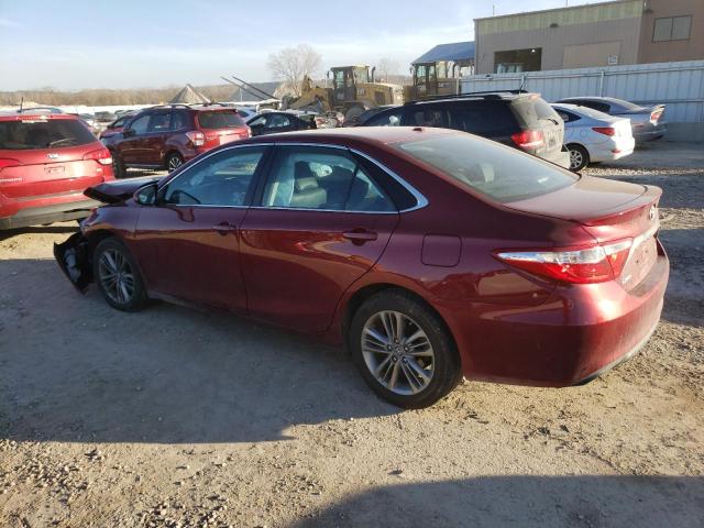 4T1BF1FK4HU814142 - 2017 TOYOTA CAMRY LE RED photo 2