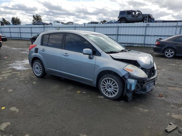 3N1BC13E49L413779 - 2009 NISSAN VERSA S GRAY photo 4