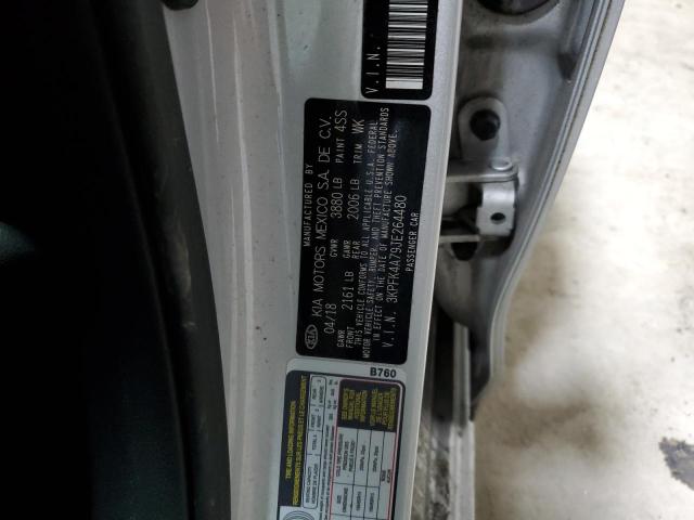 3KPFK4A79JE264480 - 2018 KIA FORTE LX SILVER photo 12