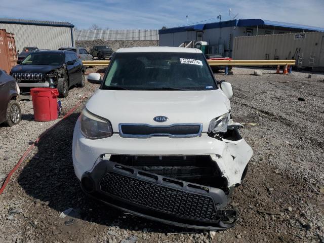 KNDJN2A28G7251190 - 2016 KIA SOUL WHITE photo 5