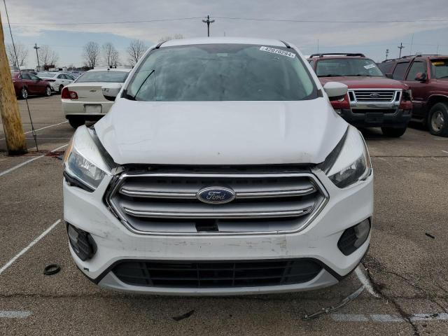 1FMCU9G93HUE75720 - 2017 FORD ESCAPE SE WHITE photo 5