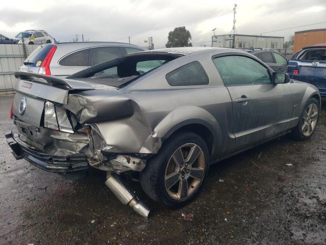 1ZVHT82H285165104 - 2008 FORD MUSTANG GT SILVER photo 3