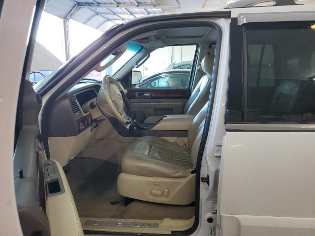 5LMFU27R54LJ19206 - 2004 LINCOLN NAVIGATOR WHITE photo 7