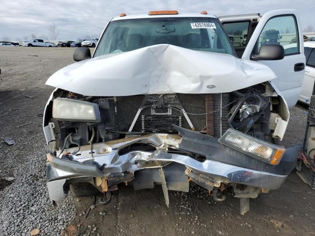 1GBHK39G05E294092 - 2005 CHEVROLET SILVERADO K3500 WHITE photo 11