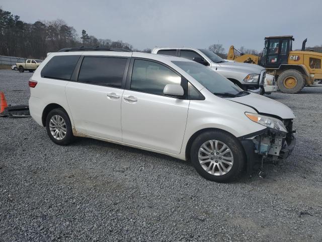 5TDYK3DC6FS533656 - 2015 TOYOTA SIENNA XLE WHITE photo 4