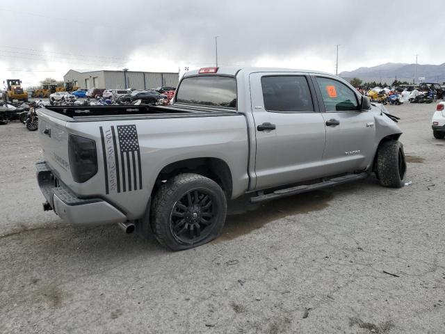 5TFEY5F10JX239648 - 2018 TOYOTA TUNDRA CREWMAX SR5 SILVER photo 3