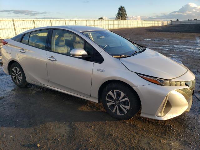 JTDKARFP2J3088953 - 2018 TOYOTA PRIUS PRIM SILVER photo 4