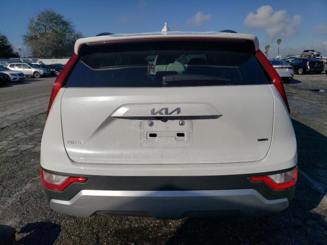 KNDCP3LE7R5124512 - 2024 KIA NIRO LX WHITE photo 6