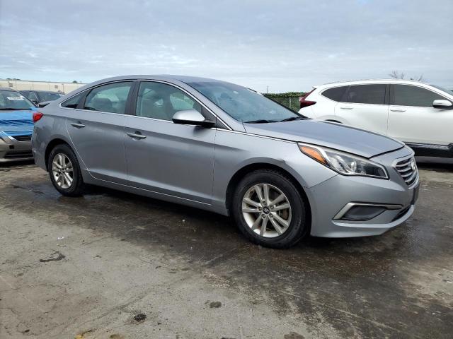 5NPE24AF7HH518597 - 2017 HYUNDAI SONATA SE SILVER photo 4