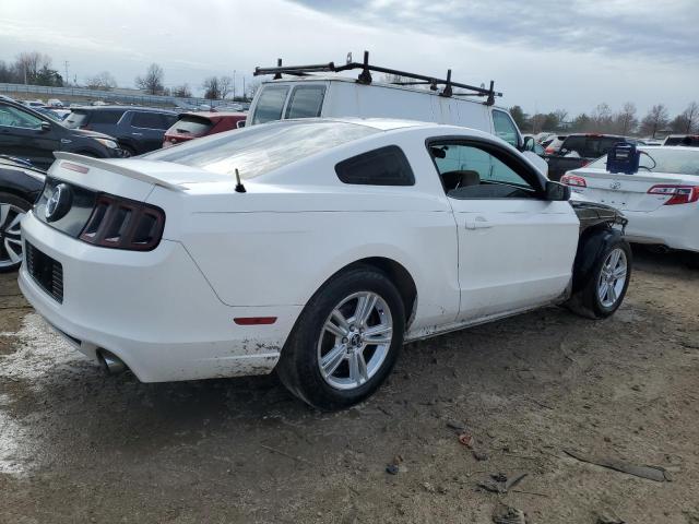 1ZVBP8AM4D5205752 - 2013 FORD MUSTANG WHITE photo 3