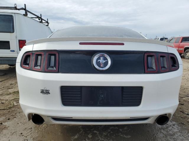 1ZVBP8AM4D5205752 - 2013 FORD MUSTANG WHITE photo 6