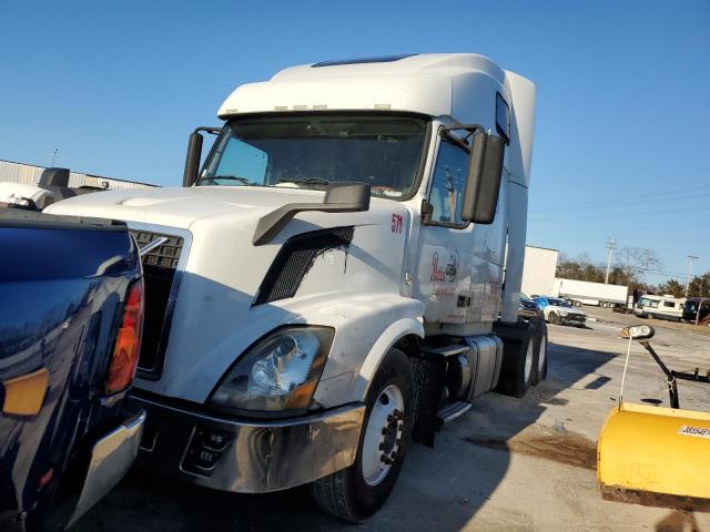 4V4NC9EH9CN553421 - 2012 VOLVO VN VNL WHITE photo 2