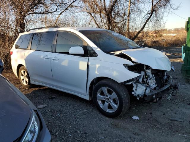 5TDKZ3DC0JS921735 - 2018 TOYOTA SIENNA LE WHITE photo 4