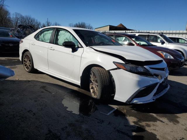 4T1G11AK9RU253031 - 2024 TOYOTA CAMRY SE NIGHT SHADE WHITE photo 4