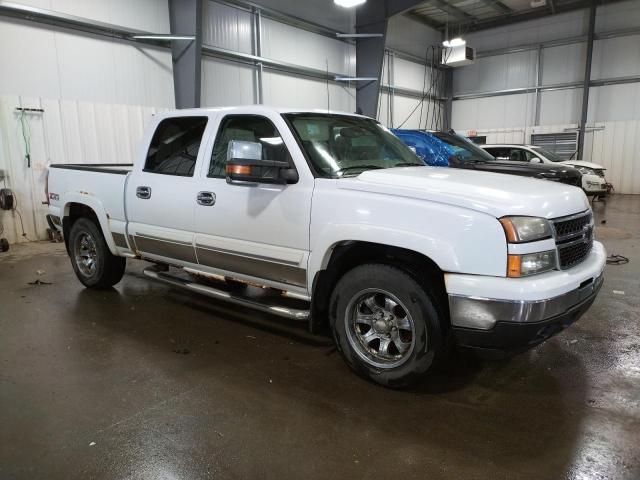 2GCEK13Z971104842 - 2007 CHEVROLET SILVERADO K1500 CLASSIC CREW CAB WHITE photo 4