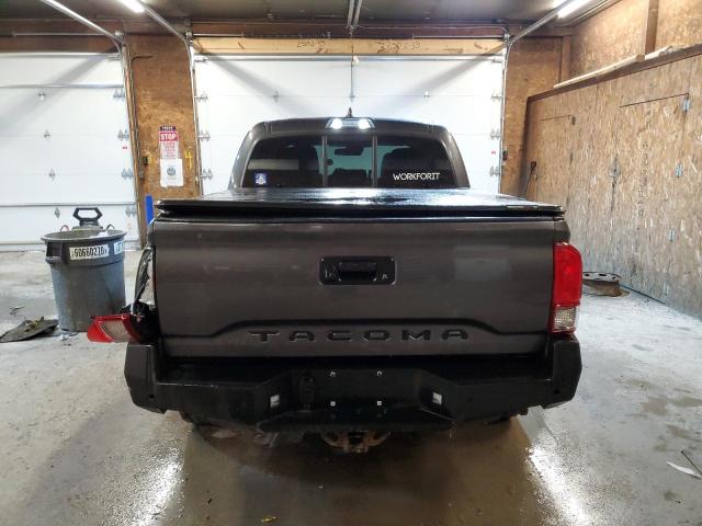 3TMCZ5AN7JM179873 - 2018 TOYOTA TACOMA DOUBLE CAB 石墨色 照片 6