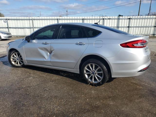 3FA6P0H72HR391807 - 2017 FORD FUSION SE SILVER photo 2