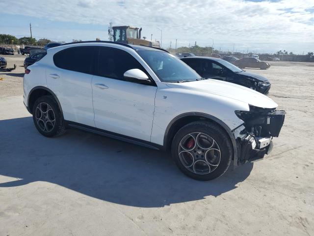 ZASPAKBN7N7D42194 - 2022 ALFA ROMEO STELVIO TI Սպիտակ լուսանկար 4