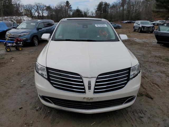 2LMHJ5ATXJBL00750 - 2018 LINCOLN MKT WHITE photo 5