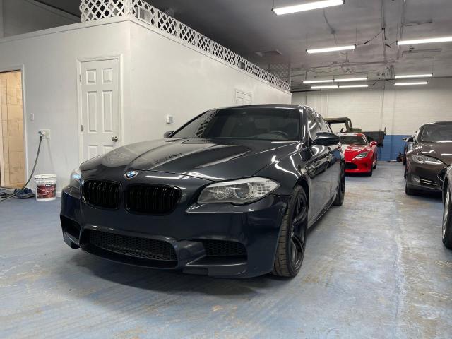 WBSFV9C51DD096168 - 2013 BMW M5 GRAY photo 2