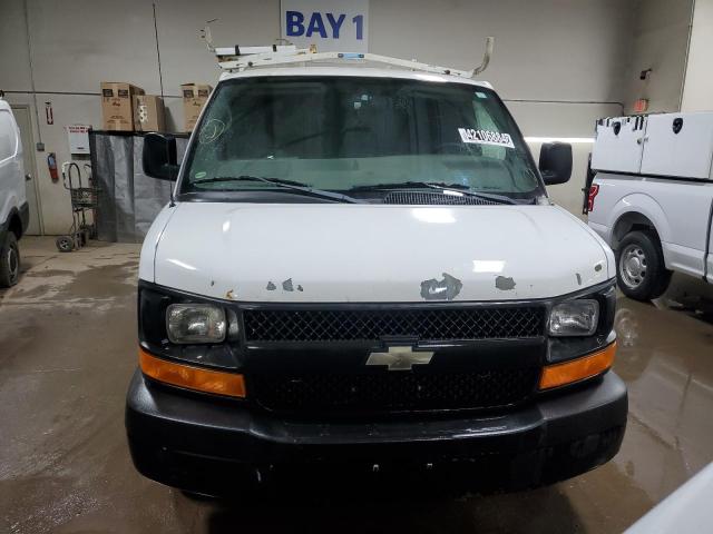 1GCWGFCA7B1130738 - 2011 CHEVROLET EXPRESS G2 WHITE photo 5