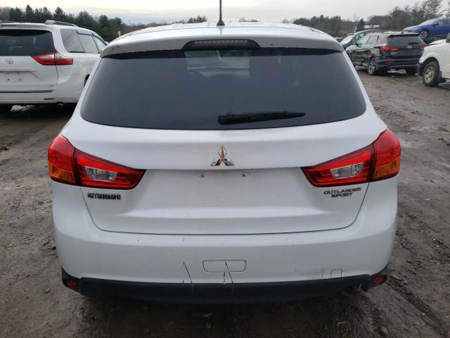 4A4AR3AU9FE060893 - 2015 MITSUBISHI OUTLANDER ES WHITE photo 6