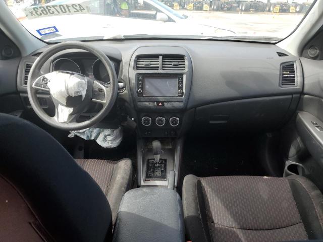 JA4AP3AU3KU035012 - 2019 MITSUBISHI OUTLANDER ES თეთრი ფოტო 8