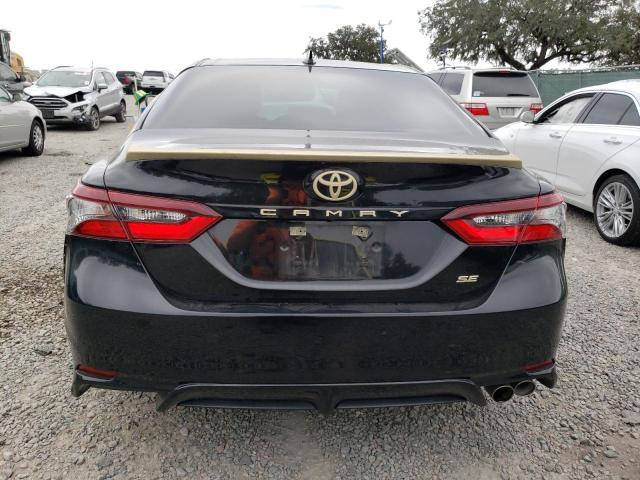 4T1G11AK0MU578952 - 2021 TOYOTA CAMRY SE BLACK photo 6