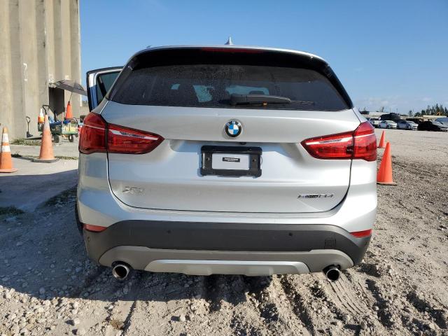 WBXHU7C51K5L11811 - 2019 BMW X1 SDRIVE28I SILVER photo 6