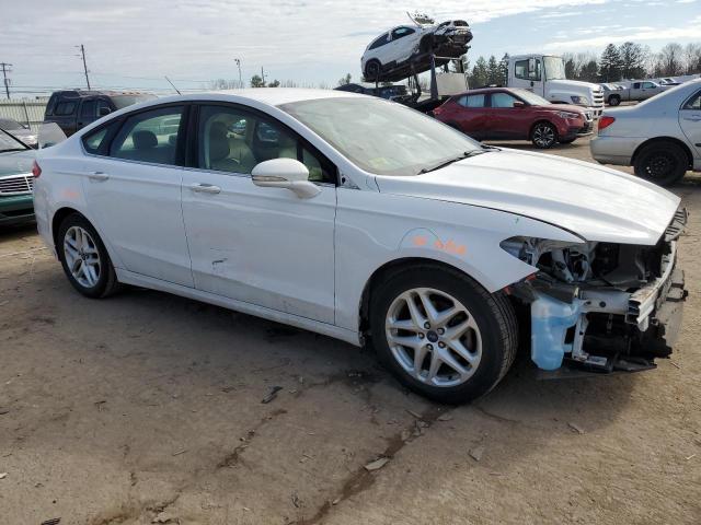 3FA6P0HD6FR251455 - 2015 FORD FUSION SE WHITE photo 4