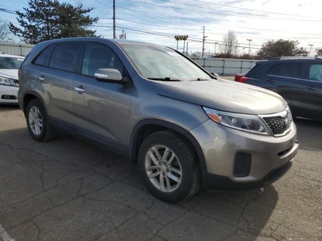 5XYKT3A60FG629233 - 2015 KIA SORENTO LX GRAY photo 4