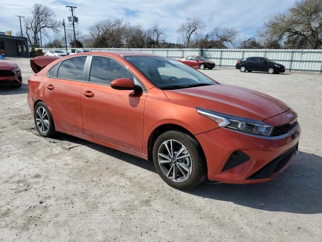 3KPF24ADXPE680861 - 2023 KIA FORTE LX ORANGE photo 4