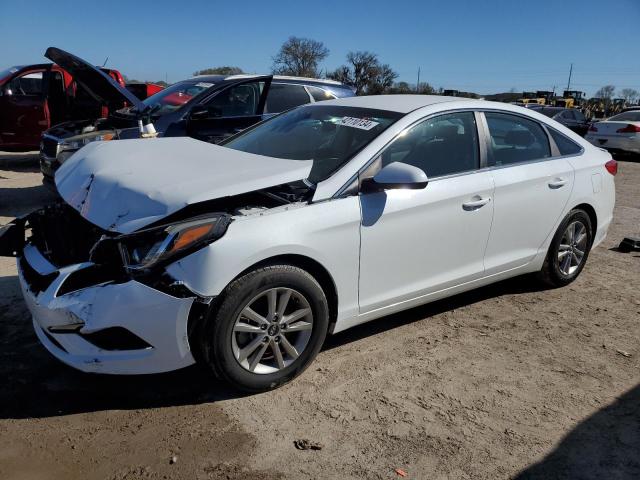 5NPE24AF7HH463830 - 2017 HYUNDAI SONATA SE WHITE photo 1