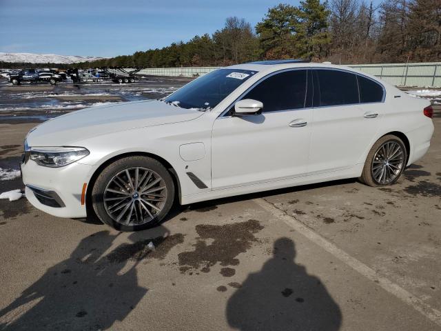 WBAJB1C5XJG623885 - 2018 BMW 530XE WHITE photo 1