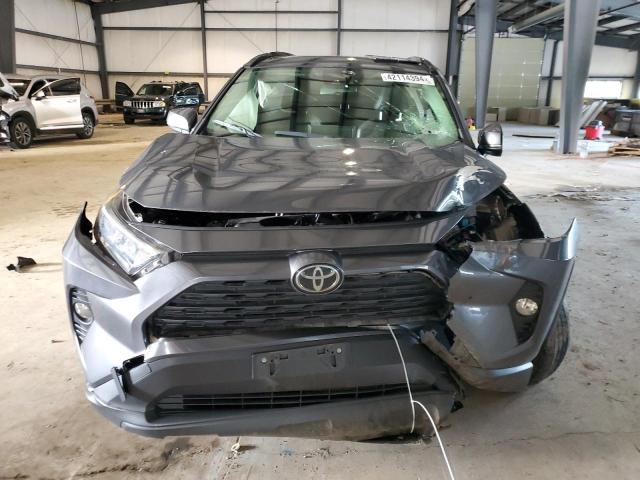 JTMA1RFV4KD513238 - 2019 TOYOTA RAV4 XLE PREMIUM GRAY photo 5