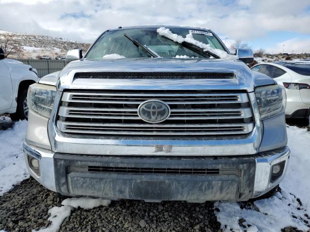 5TFHY5F12JX688701 - 2018 TOYOTA TUNDRA CREWMAX LIMITED SILVER photo 5