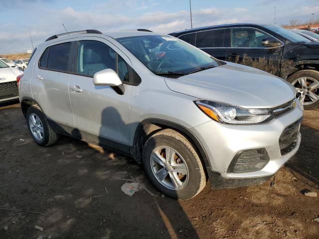 KL7CJPSM2NB518090 - 2022 CHEVROLET TRAX 1LT SILVER photo 4