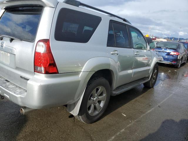 JTEBU17R760082305 - 2006 TOYOTA 4RUNNER LIMITED SILVER photo 3