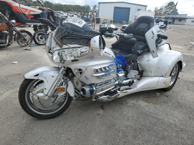 1HFSC47F68A700537 - 2008 HONDA GL1800 WHITE photo 2