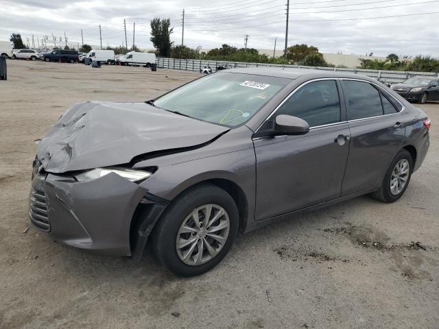4T1BF1FK9HU298666 - 2017 TOYOTA CAMRY LE GRAY photo 1