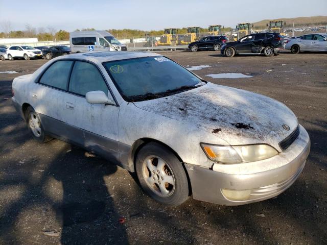 JT8BF22G6V0016481 - 1997 LEXUS ES 300 WHITE photo 4