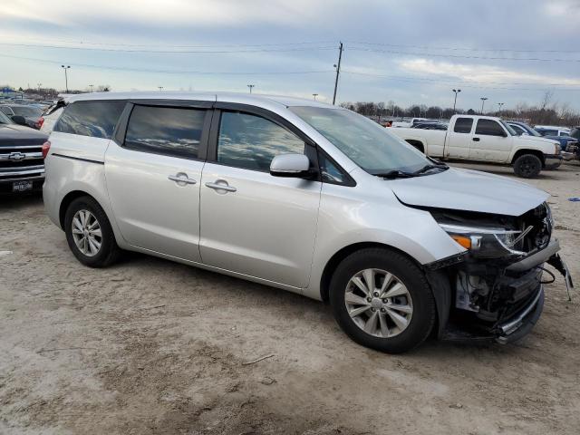 KNDMB5C14H6227150 - 2017 KIA SEDONA LX SILVER photo 4