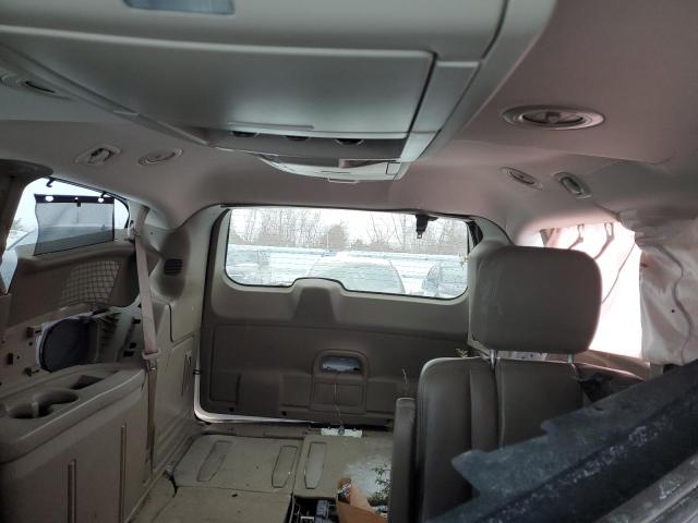 2A4RR8DGXBR625317 - 2011 CHRYSLER TOWN & COU TOURING L WHITE photo 10