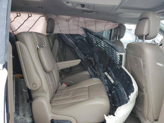 2A4RR8DGXBR625317 - 2011 CHRYSLER TOWN & COU TOURING L WHITE photo 11