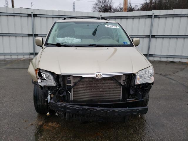 2A4RR5D1XAR495225 - 2010 CHRYSLER TOWN & COU TOURING ბეჟი ფოტო 5