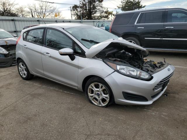 3FADP4EJ2FM105608 - 2015 FORD FIESTA SE SILVER photo 4