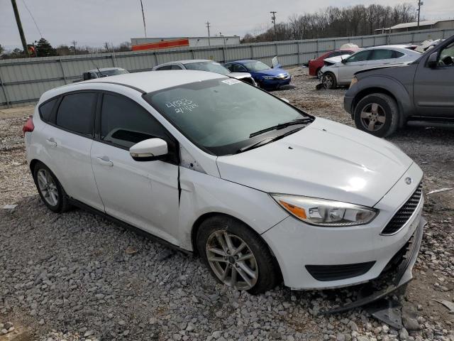 1FADP3K22GL396928 - 2016 FORD FOCUS SE WHITE photo 4