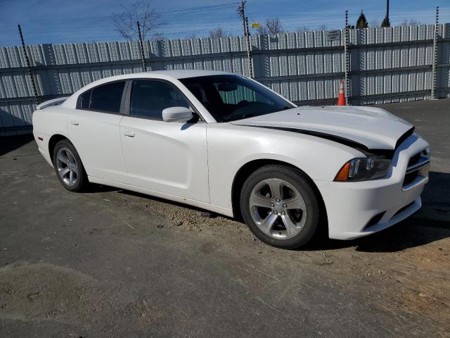 2C3CDXBGXDH545343 - 2013 DODGE CHARGER SE WHITE photo 4