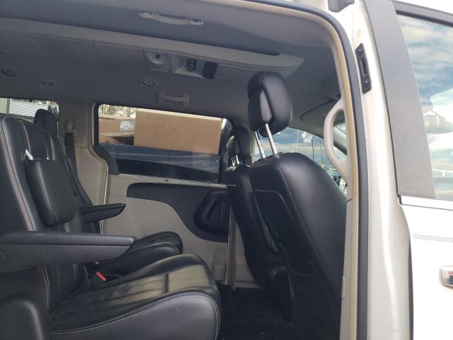 2A4RR8DG1BR704875 - 2011 CHRYSLER TOWN & COU TOURING L WHITE photo 11